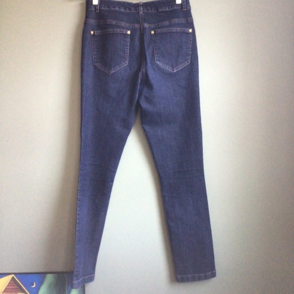 Ladies skinny stretch dark blue jeans. Sz 6 with 28.5” inseam - Picture 7 of 13